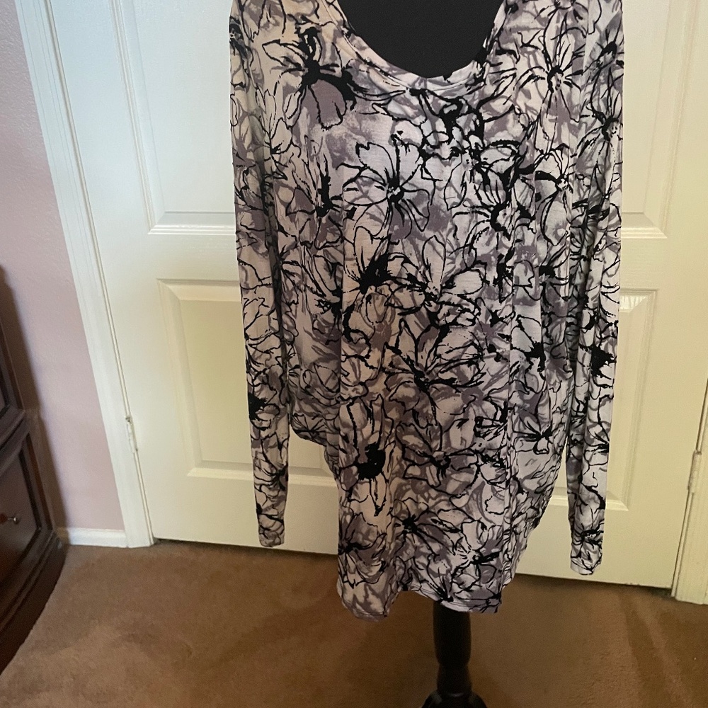 Vera Wang long sleeve shirt
